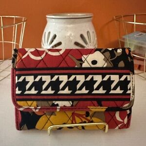 VERA BRADLEY Wallet in “Bittersweet Floral” print with a houndstooth trim(NWOT)